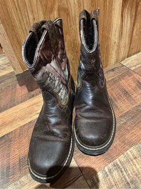 Ariat camo round toe western boots youth size 4